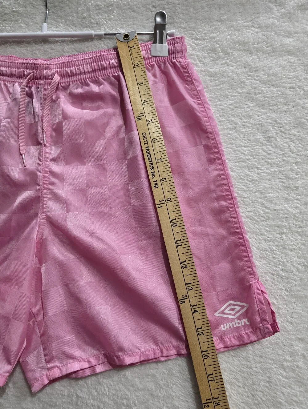 Umbro Women’s Sz Large Pink Checkered Polyester Soccer Shorts Drawstring Elastic